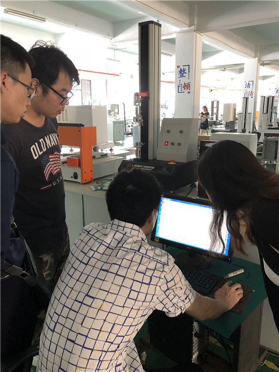 口罩制造客戶到我司測(cè)試樣品選購(gòu)拉力試驗(yàn)機(jī) 口罩制造客戶到我司測(cè)試樣品選購(gòu)拉力試驗(yàn)機(jī)